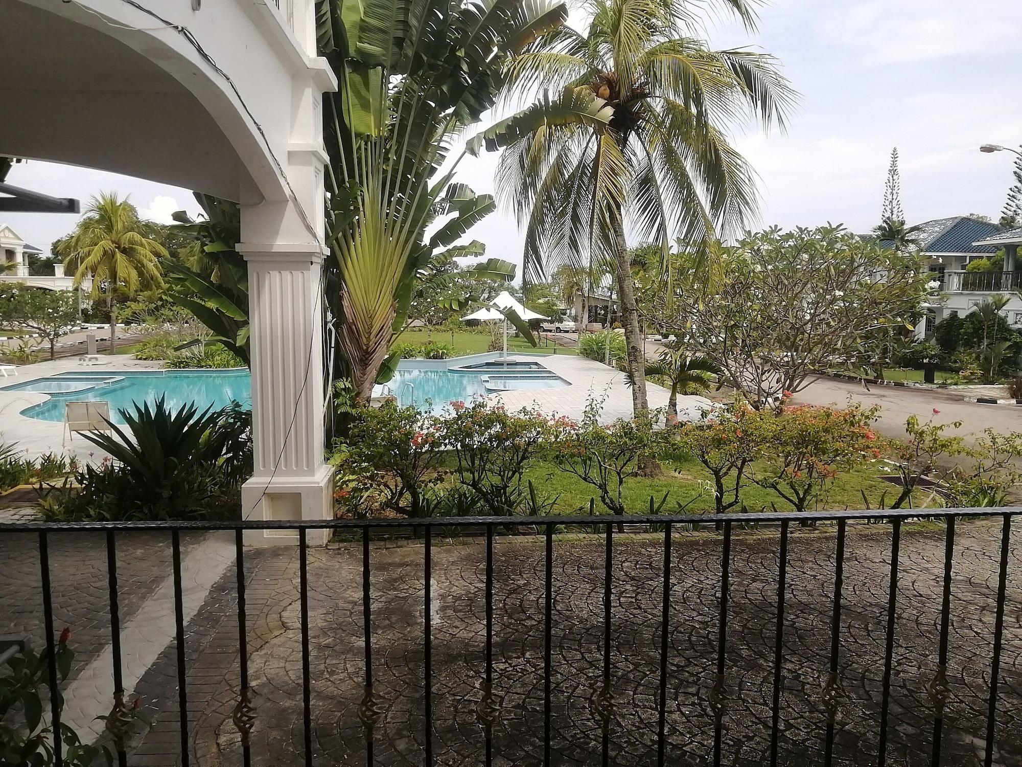 Tiara Labuan Hotel מראה חיצוני תמונה