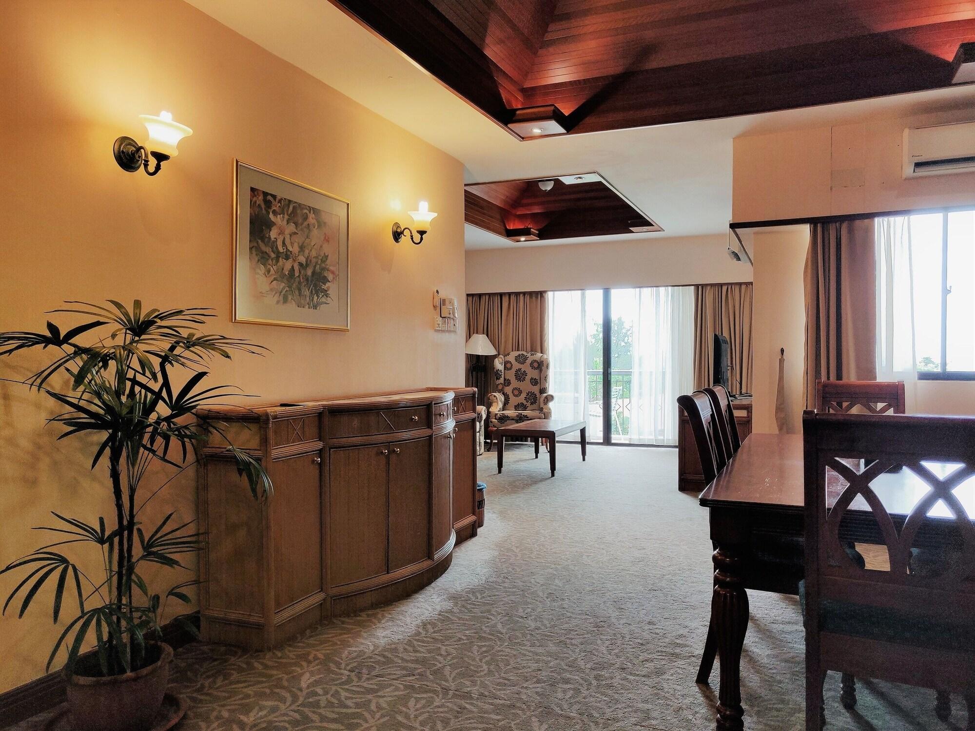 Tiara Labuan Hotel מראה חיצוני תמונה