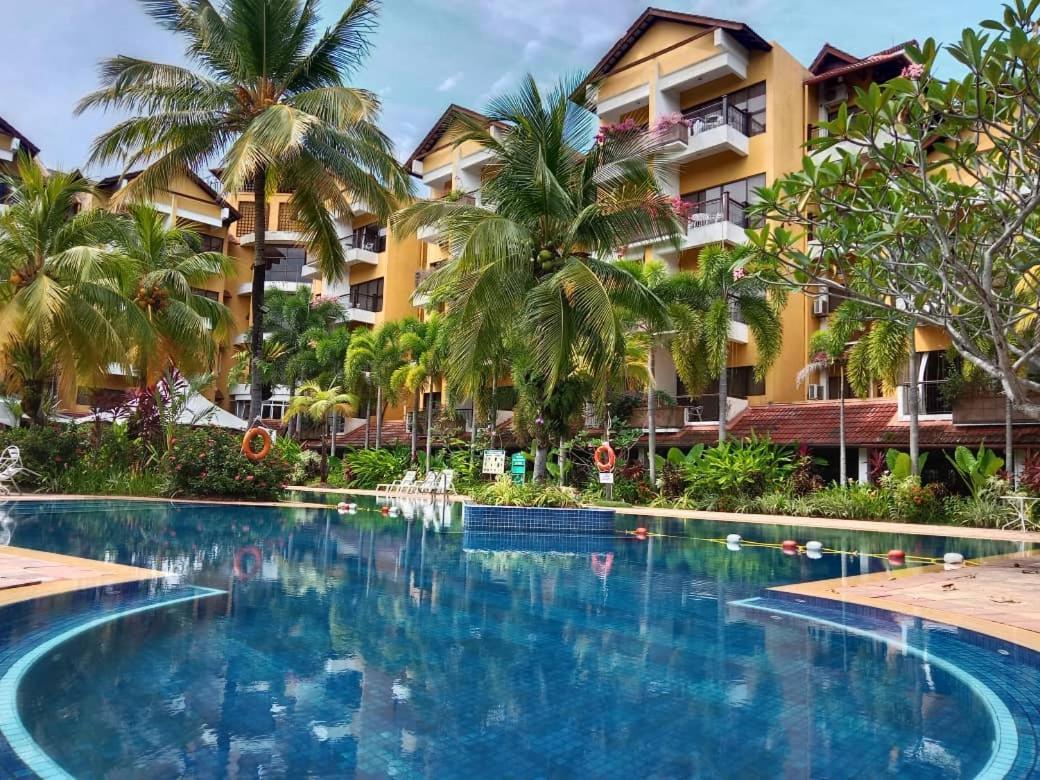 Tiara Labuan Hotel מראה חיצוני תמונה