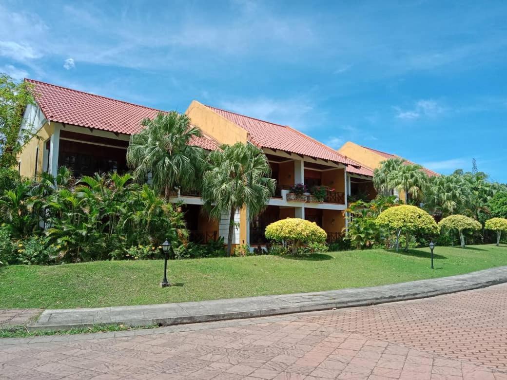 Tiara Labuan Hotel מראה חיצוני תמונה
