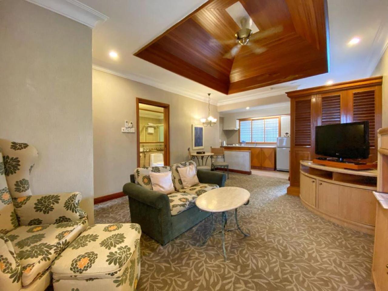 Tiara Labuan Hotel מראה חיצוני תמונה