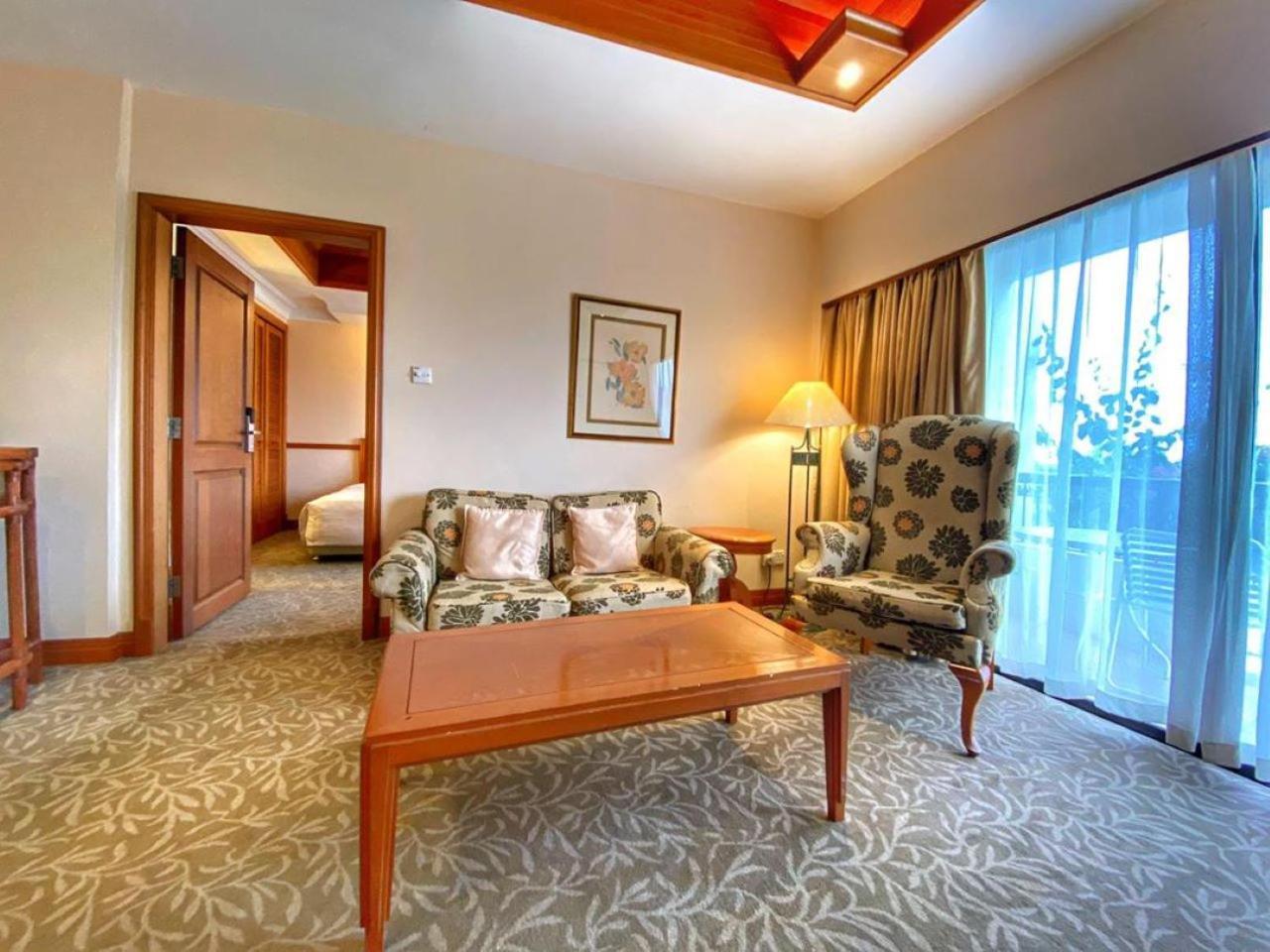 Tiara Labuan Hotel מראה חיצוני תמונה