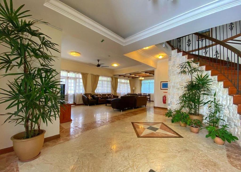 Tiara Labuan Hotel מראה חיצוני תמונה
